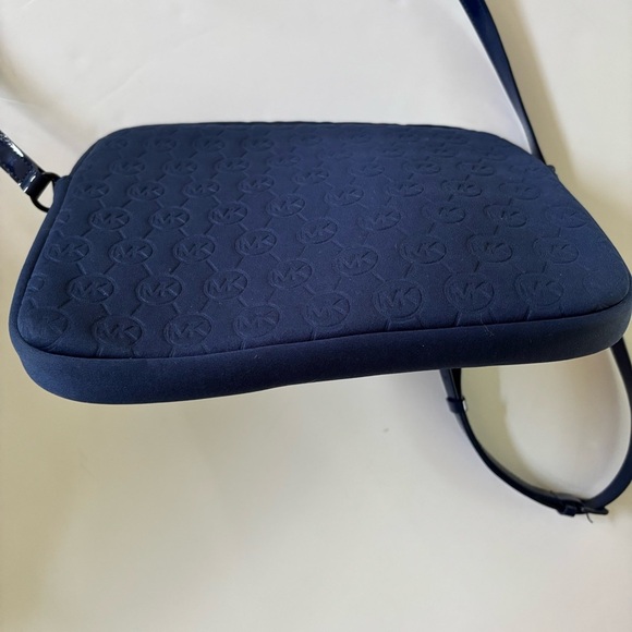 Michael Kors Signature Embossed Neoprene Padded Tablet Crossbody Bag Navy - Picture 6 of 8